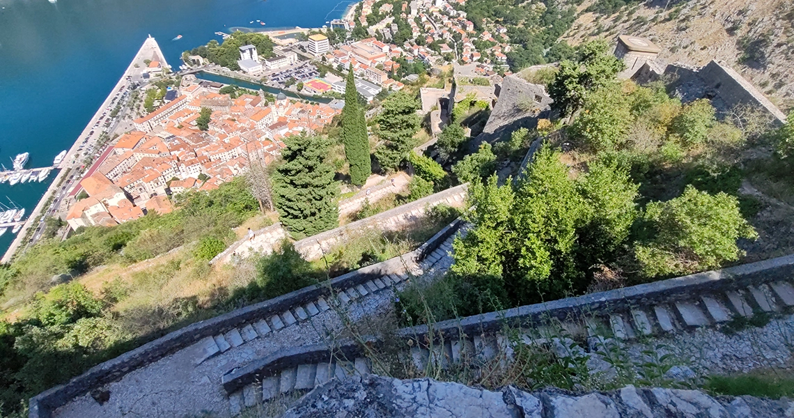 scalinata Fortezza san giovanni a kotor
